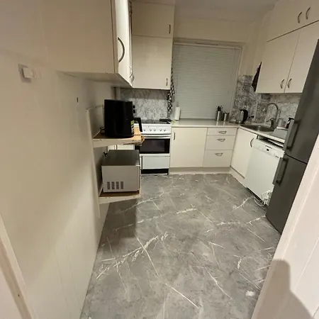 Cozy 3-room With 2 Bedrooms דירה *