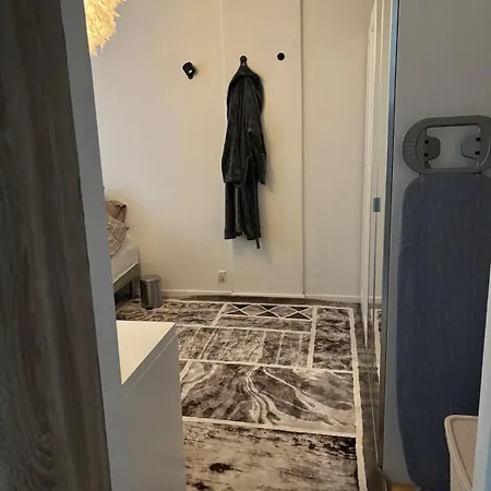Cozy 3-room With 2 Bedrooms Apartment *