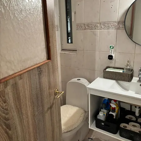 Lägenhet Cozy 3-room With 2 Bedrooms