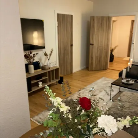 Lägenhet Cozy 3-room With 2 Bedrooms *